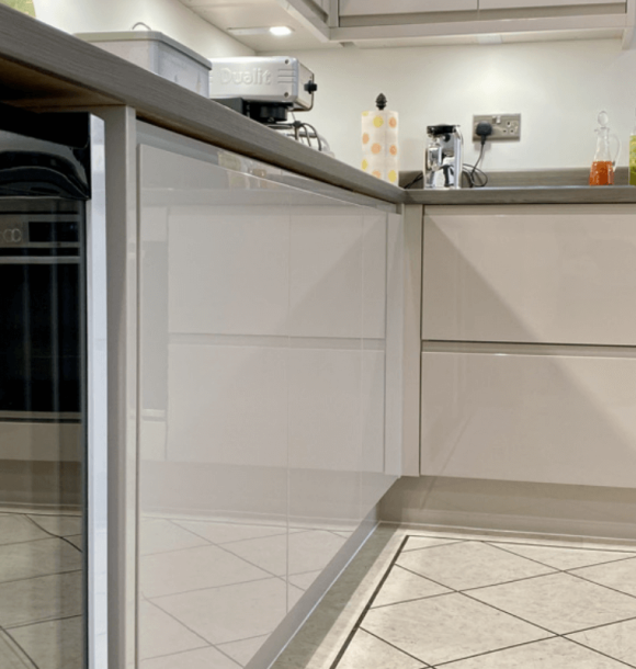 Larissa J Profile gloss